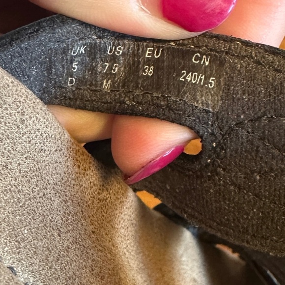 **CLARKS* Brown x Tan Sandals Size 7.5 - Picture 7 of 7